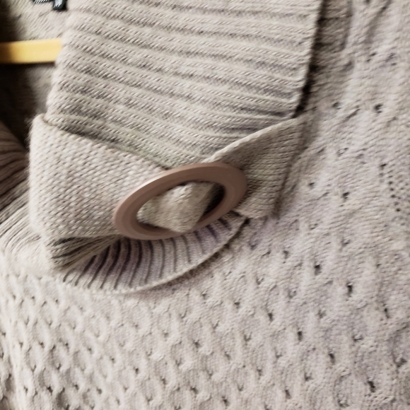 Made in Italy Short Sleeved Cowel Neck Medium - Picture 3 of 8